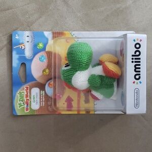 Green yarn Yoshi amiibo